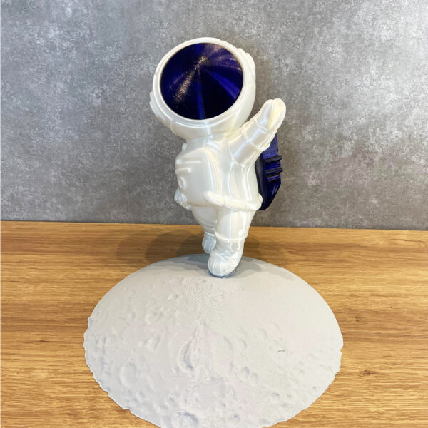 Astronauta na lua - Decoração para estante ou mesa - Image 4